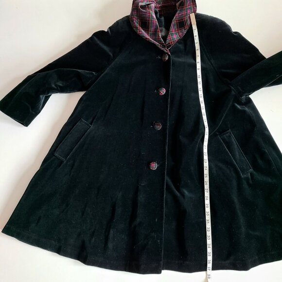 Vintage black velvet swing coat with accent burgundy and red collar. - Picture 10 of 13